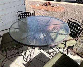 Patio Table & 4 Chairs		
