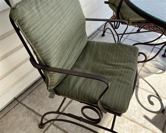 Patio Table & 4 Chairs		
