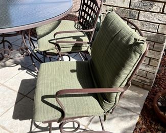 Patio Table & 4 Chairs		
