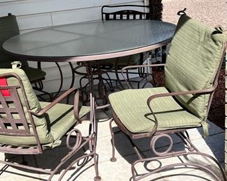 Patio Table & 4 Chairs		
