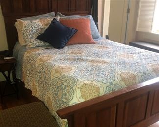 Queen size bed Timberlake