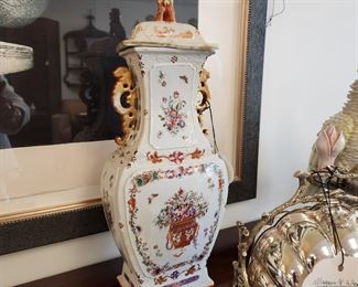 Pair of antique Chinese Export lidded vases