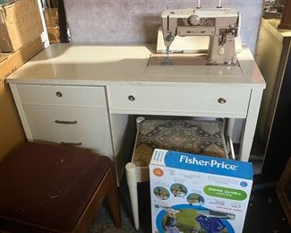 Singer sewing machine and table