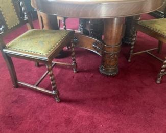 UNBELIEVABLE OAK DINNINGROOM SET.  