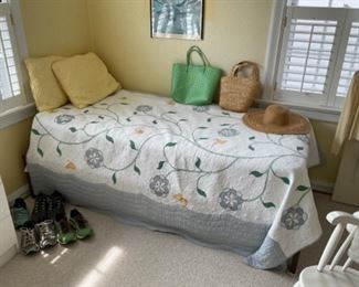 TWIN DAY BED. AND QUILT