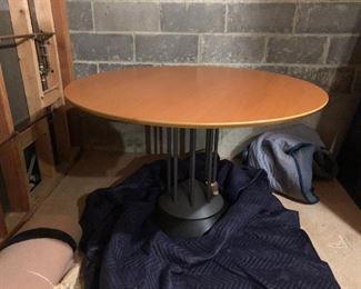 Round Table w/ 1 Leave - Included: Round Glass Top, Table Pads