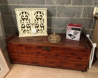 Blanket Chest, Wall cabinet, Gold Trinket Box, Game