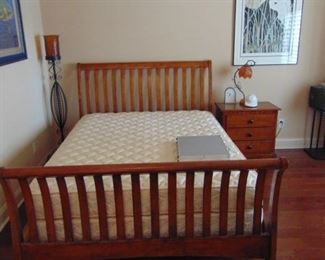 QUEEN size bed