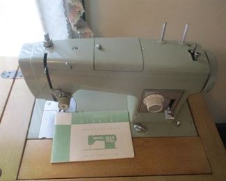 sewing machine'