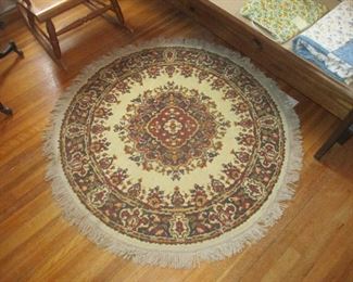 round rug