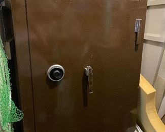 Large Safe with Combo, works great Pro Steel Security Safe