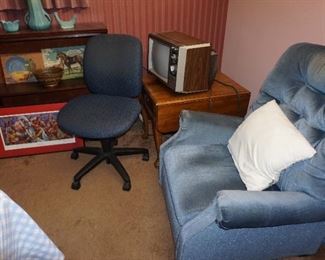 desk chair, recliner, small TV