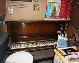 piano, Christmas tree