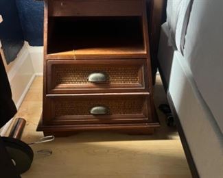2 nightstands