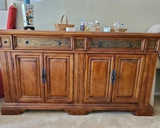 Stanley tv stand/buffet
80x43
