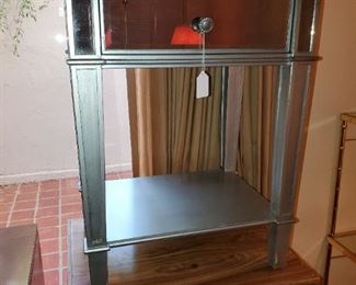 Silver mirrored side table
22x28