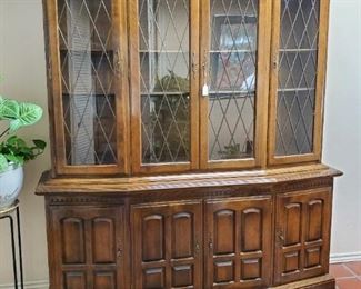 Ethen Allen China Cabinet
82x66