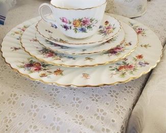 China set made in England
74 pieces