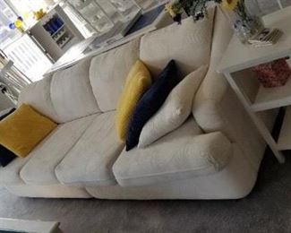 Oversize couch in nice condition