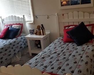 Picket fence twin beds