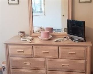 Sturdy dresser with mirror