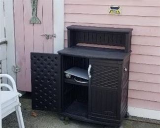 Portable outdoor bar