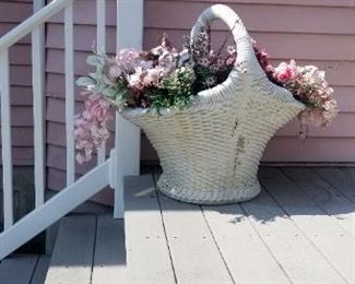 Concrete basket planter