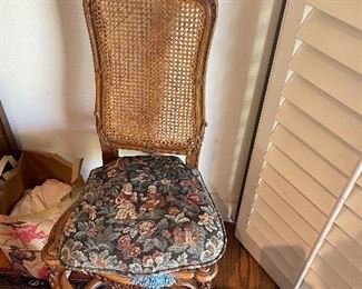 6 of these French chairs