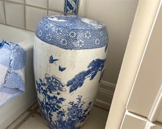 Chinese blue and White garden seat 