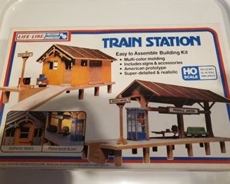 HO Building Kit - Train Station