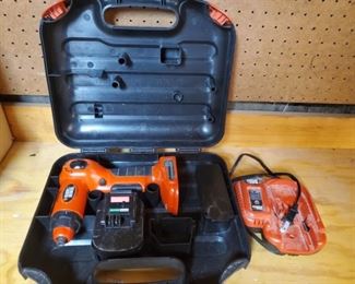 Black and Decker Swivel Drill/Driver (Battery and Charger Included) - works 