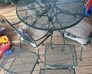 Mid Century Patio Set :: Round Table, Chairs and More!