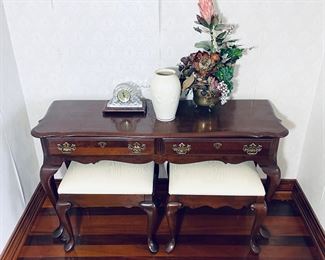 Pennsylvania House Console w/Stools
