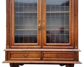 High Quality 20th C German Das Zeichen Fur Gute Leaded Glass Display Cabinet 