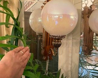 Discovering the elusive wall lamp in its natural environment.