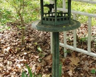 Metal bird feeder