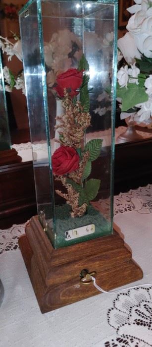 Vintage Lifesake Flowers REAL ROSES Glass Case MUSIC BOX THE ROSE Bette Midler