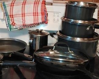 Several sets of cookware