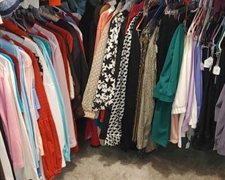 Beautiful selection of name brand plus size clothes extra large to 3x blouses beautiful tops pants jeans and more