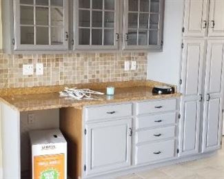 Gorgeous KraftMaid cabinetry - lots of uppers & lowers plus an island