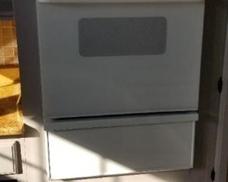 GE wall oven; Dacor warming oven