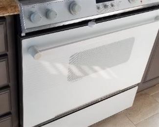30" Jenn-Air slide-in gas range