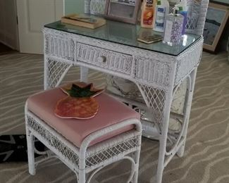 Wicker vanity & seat