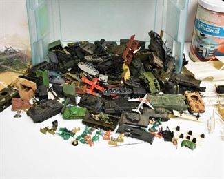 Playskool Building Bricks Mini Army Men +