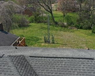 40 ft antenna, retracts to 20 ft.