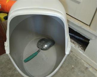 garage cat litter pan