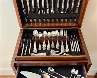 Set of Towle "French Provencial" sterling flatware - 100pcs