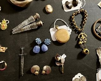 Carved bone satsuma faces bracelet