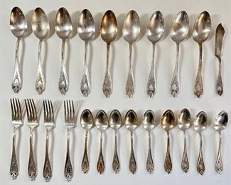 Over 20 Antique Pieces Rogers 1847 Heavy Silver Plate Cutlery, Old Colony Pattern, Made In 1911
Lot #: 63