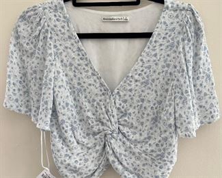 Abercrombie & Fitch New With Tags Blouse, Size Small
Lot #: 52